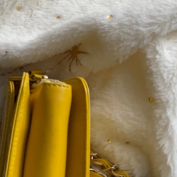 CHANEL REISSUE EAST WEST YELLOW PATENT LEATHER BAG - Picture 15 of 16